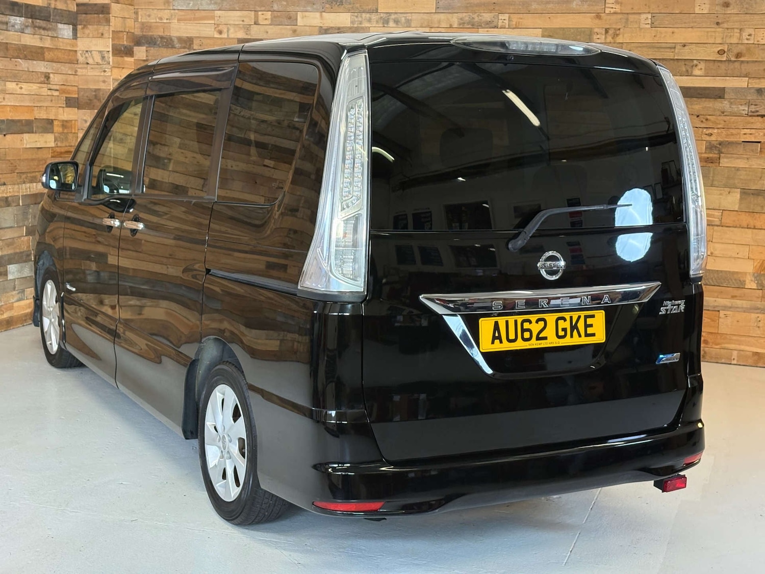 Used Nissan Serena 2024 for sale - 77022974: Photo 4