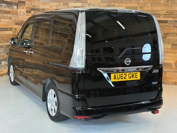 Used Nissan Serena 2013 for sale - 77022974: Photo