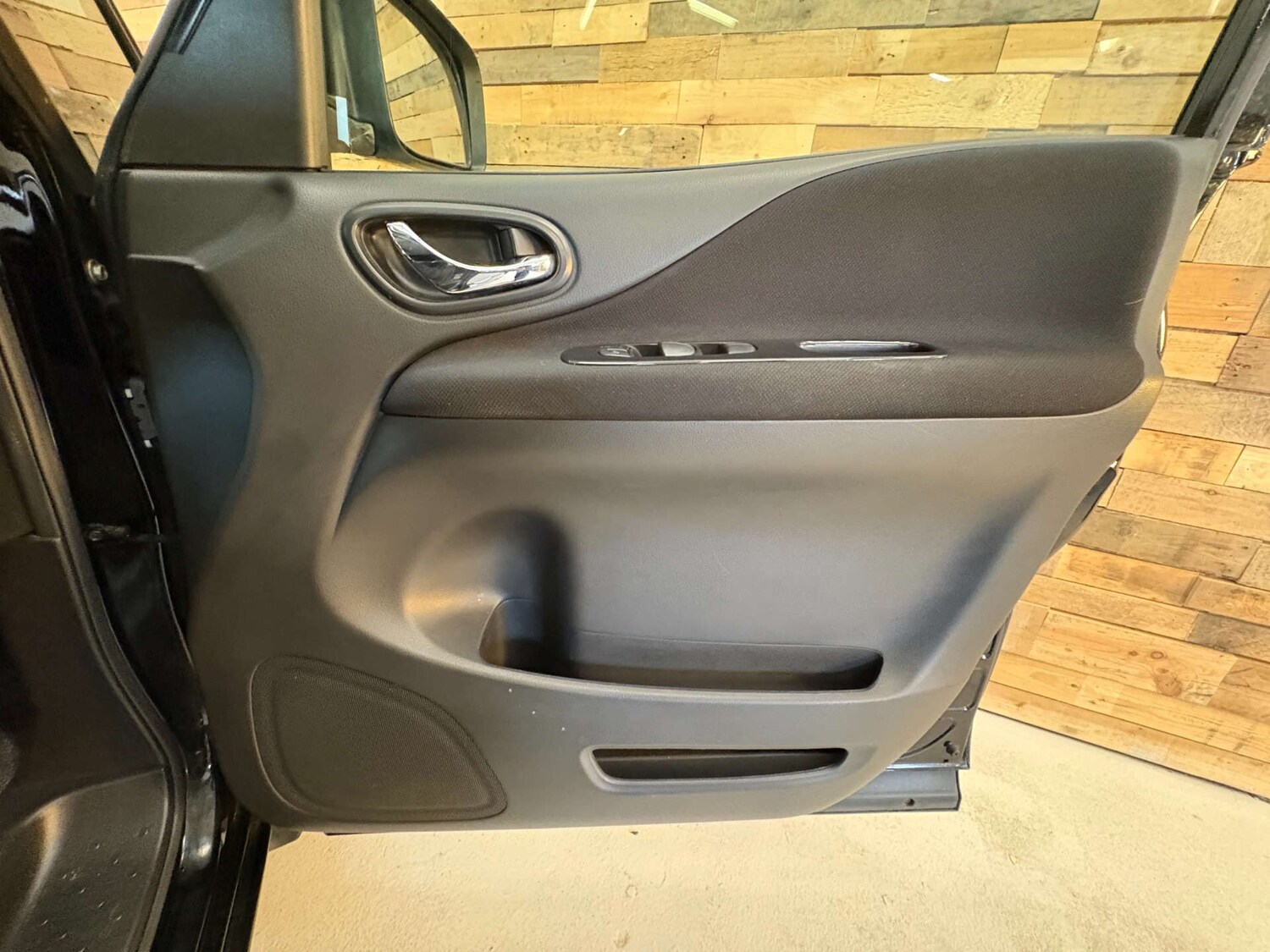 Used Nissan Serena 2024 for sale - 77022974: Photo 76