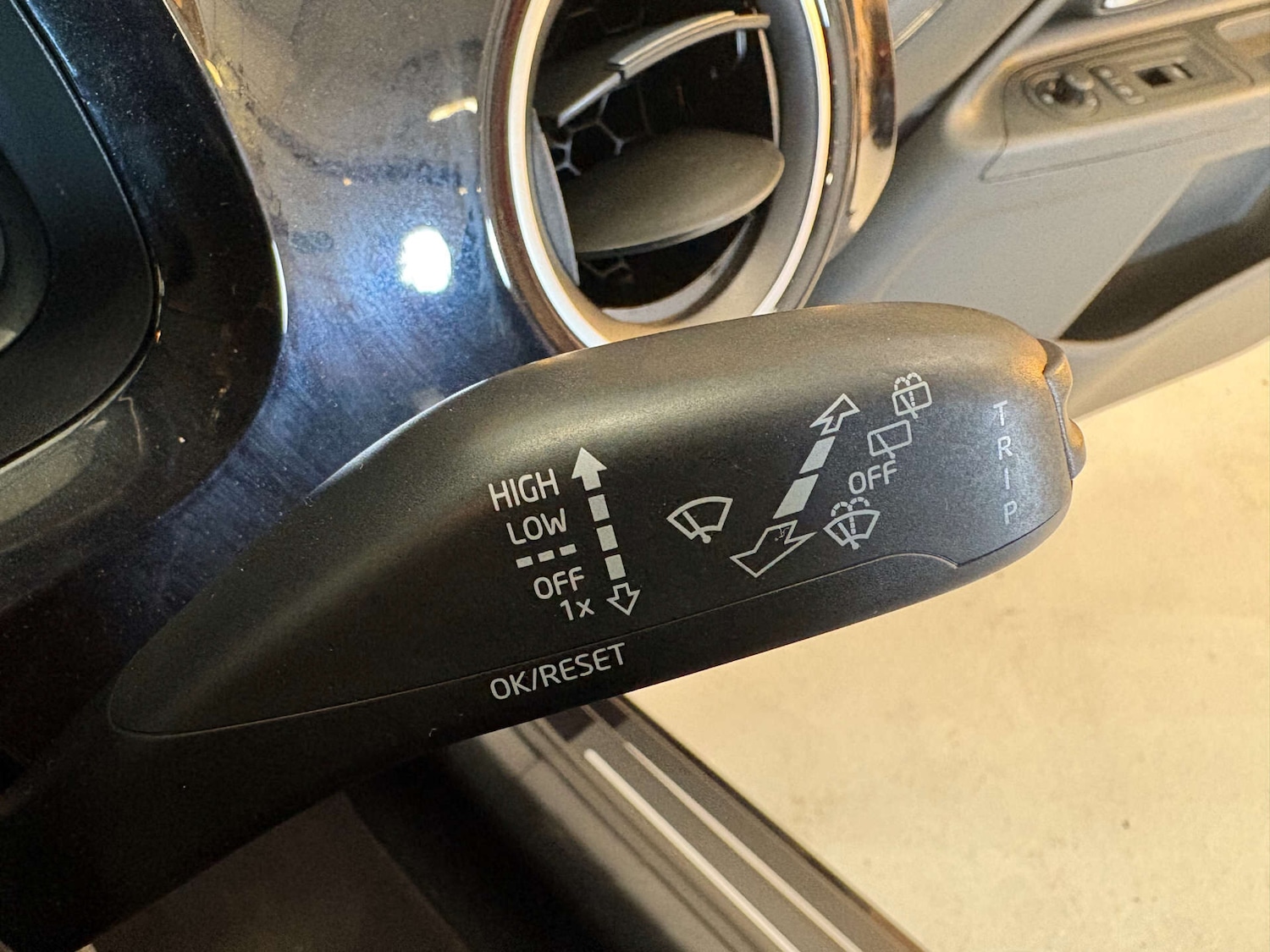 Used Volkswagen up! 2025 for sale - 76453698: Photo 28