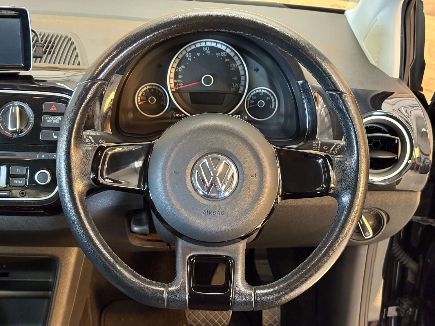 Used Volkswagen up! 2025 for sale - 76453698: Photo 34