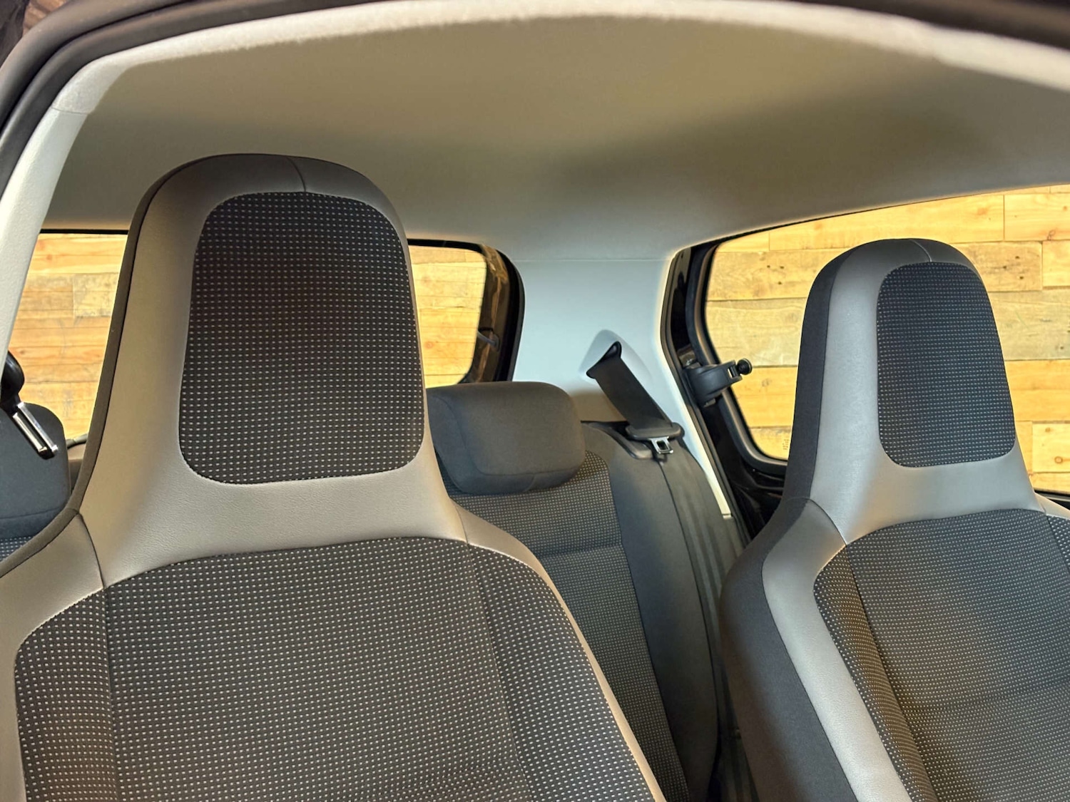 Used Volkswagen up! 2025 for sale - 76453698: Photo 41