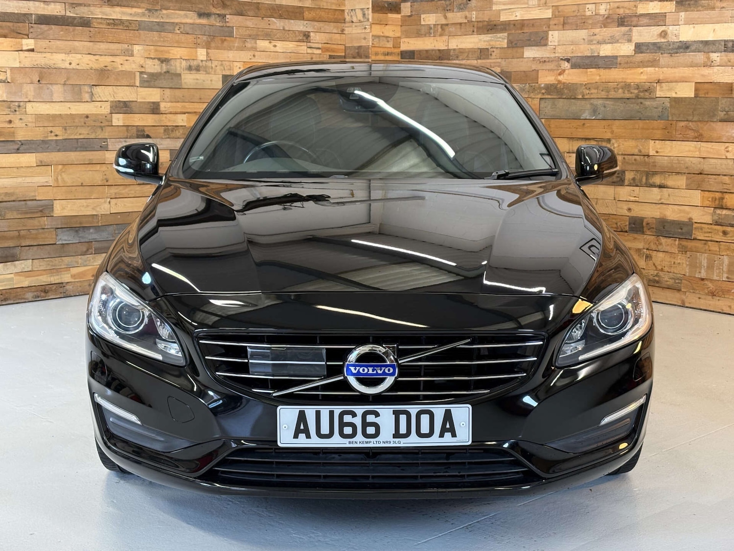 Used Volvo V60 2025 for sale - 76651142: Photo 2