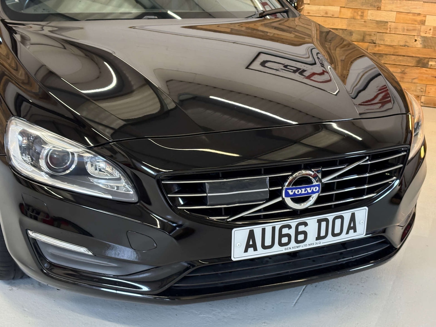 Used Volvo V60 2025 for sale - 76651142: Photo 32