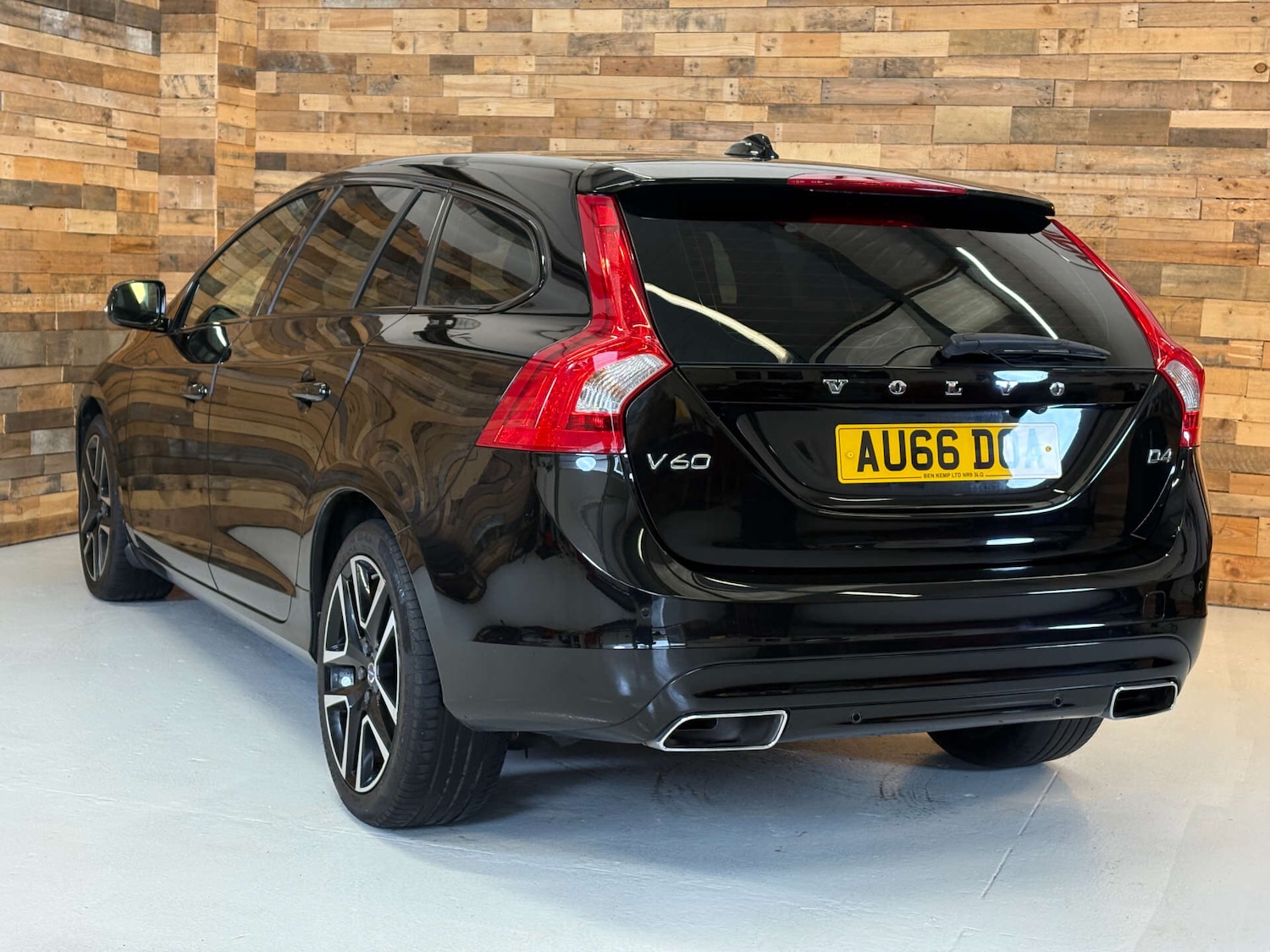 Used Volvo V60 2025 for sale - 76651142: Photo 4