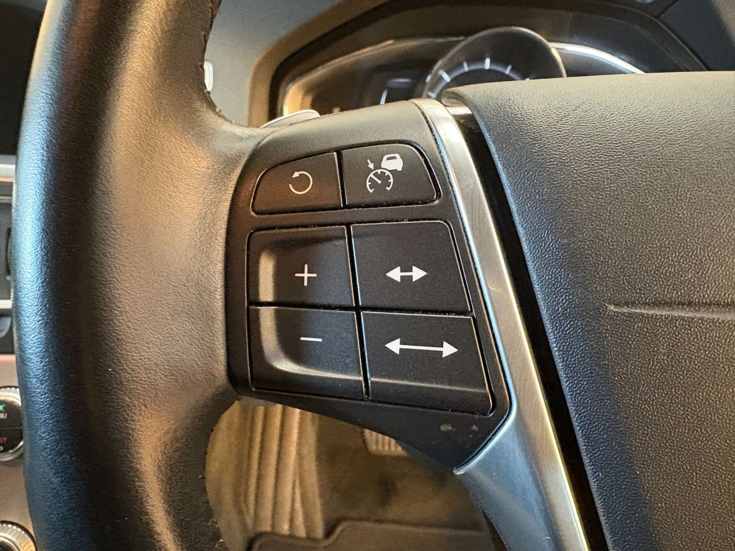 Used Volvo V60 2025 for sale - 76651142: Photo 41