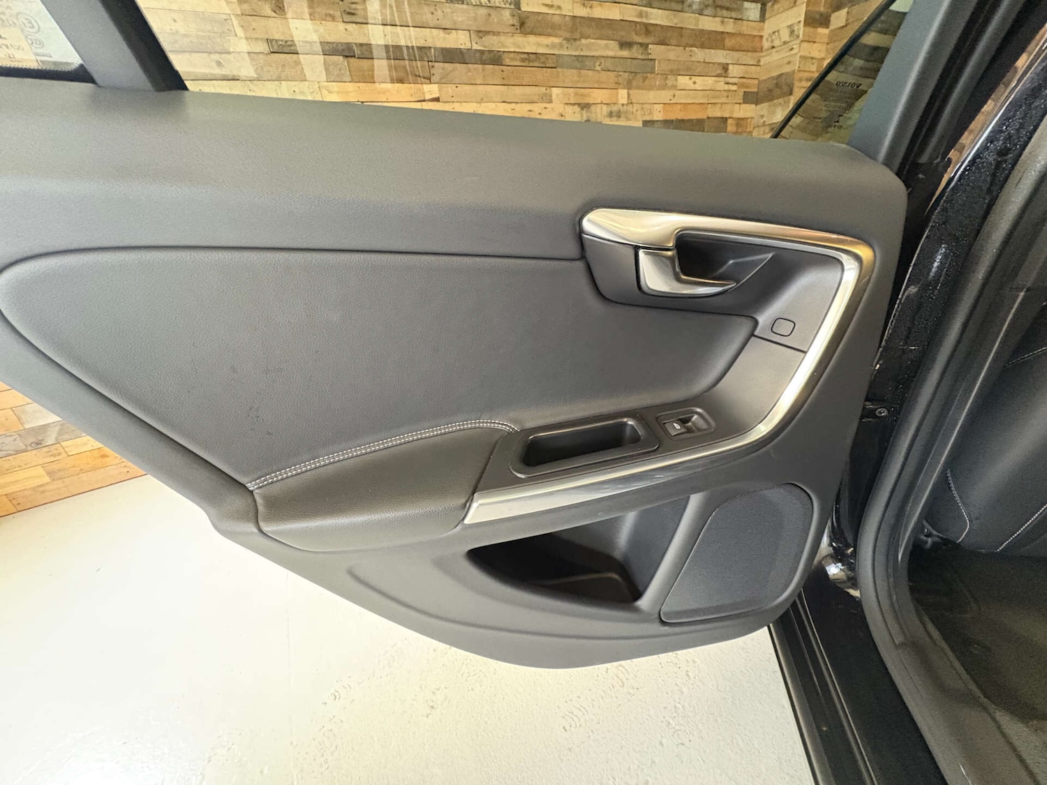 Used Volvo V60 2025 for sale - 76651142: Photo 42