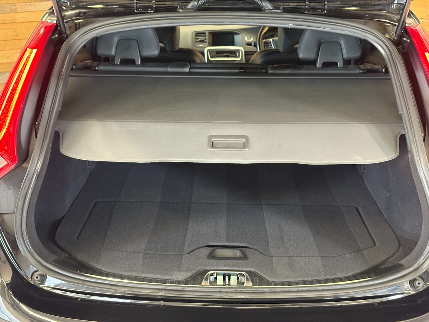 Used Volvo V60 2025 for sale - 76651142: Photo 46