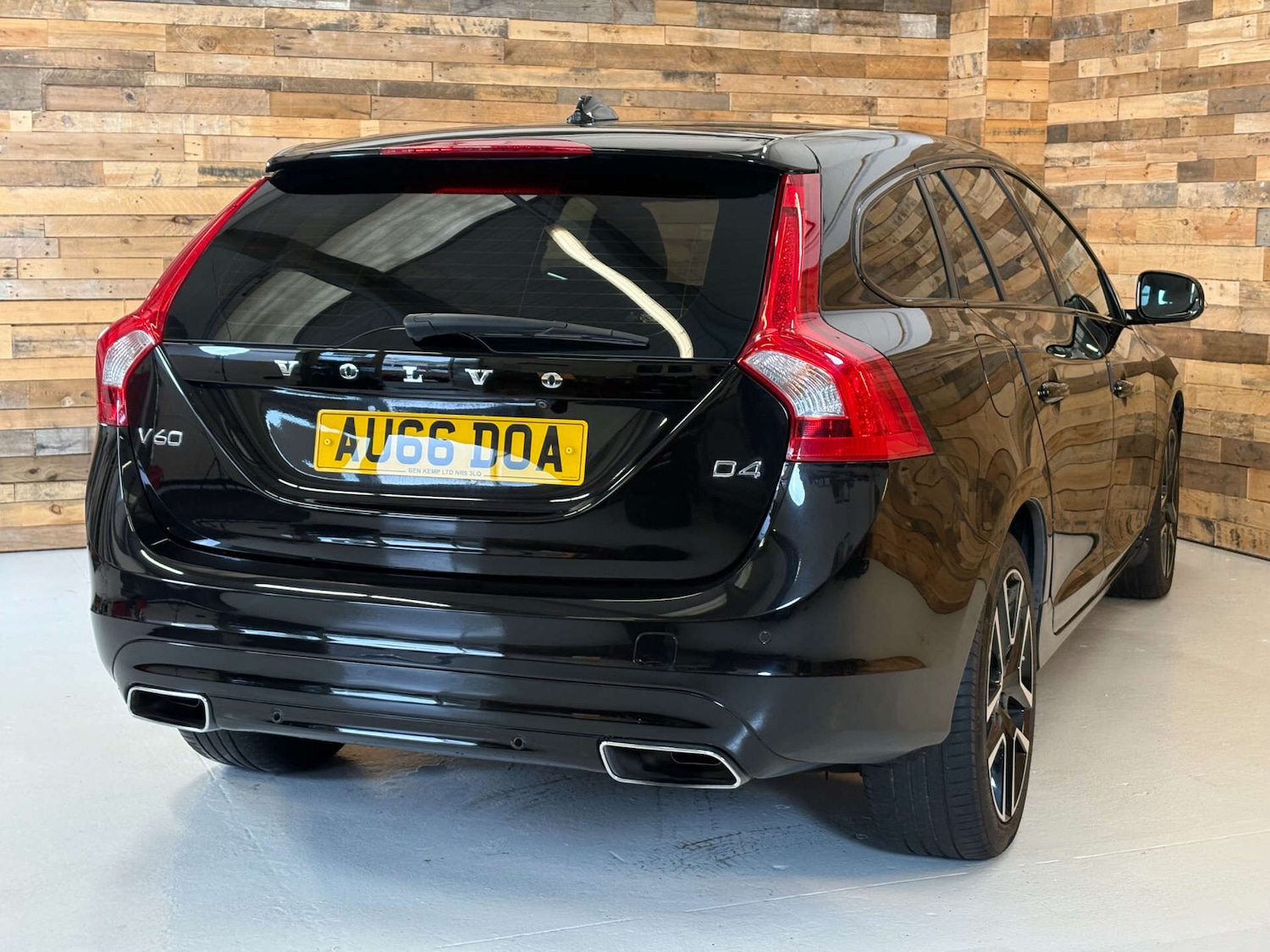 Used Volvo V60 2025 for sale - 76651142: Photo 77