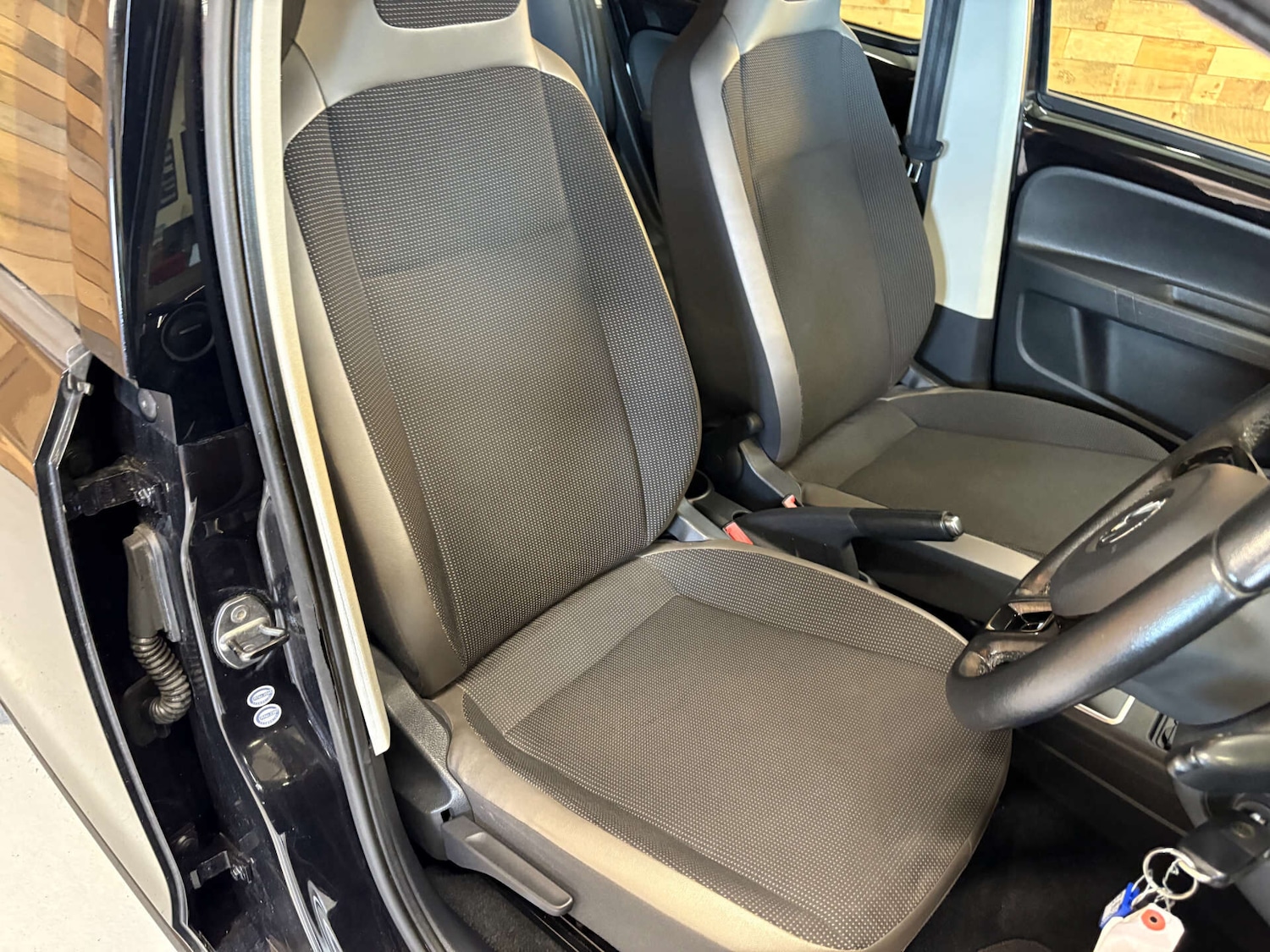 Used Volkswagen up! 2025 for sale - 76982664: Photo 17