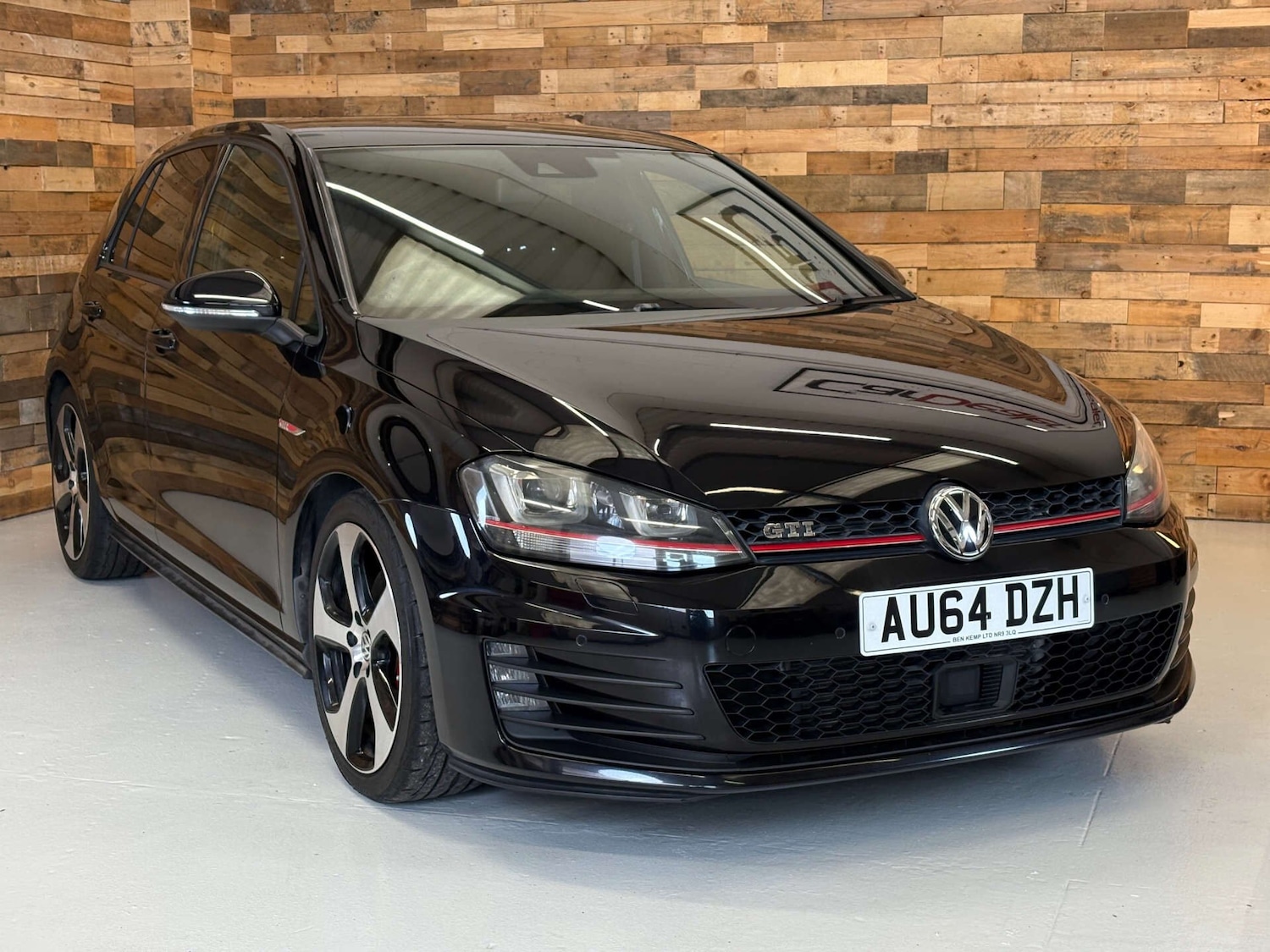 Used Volkswagen Golf 2025 for sale - 76453699: Photo 1