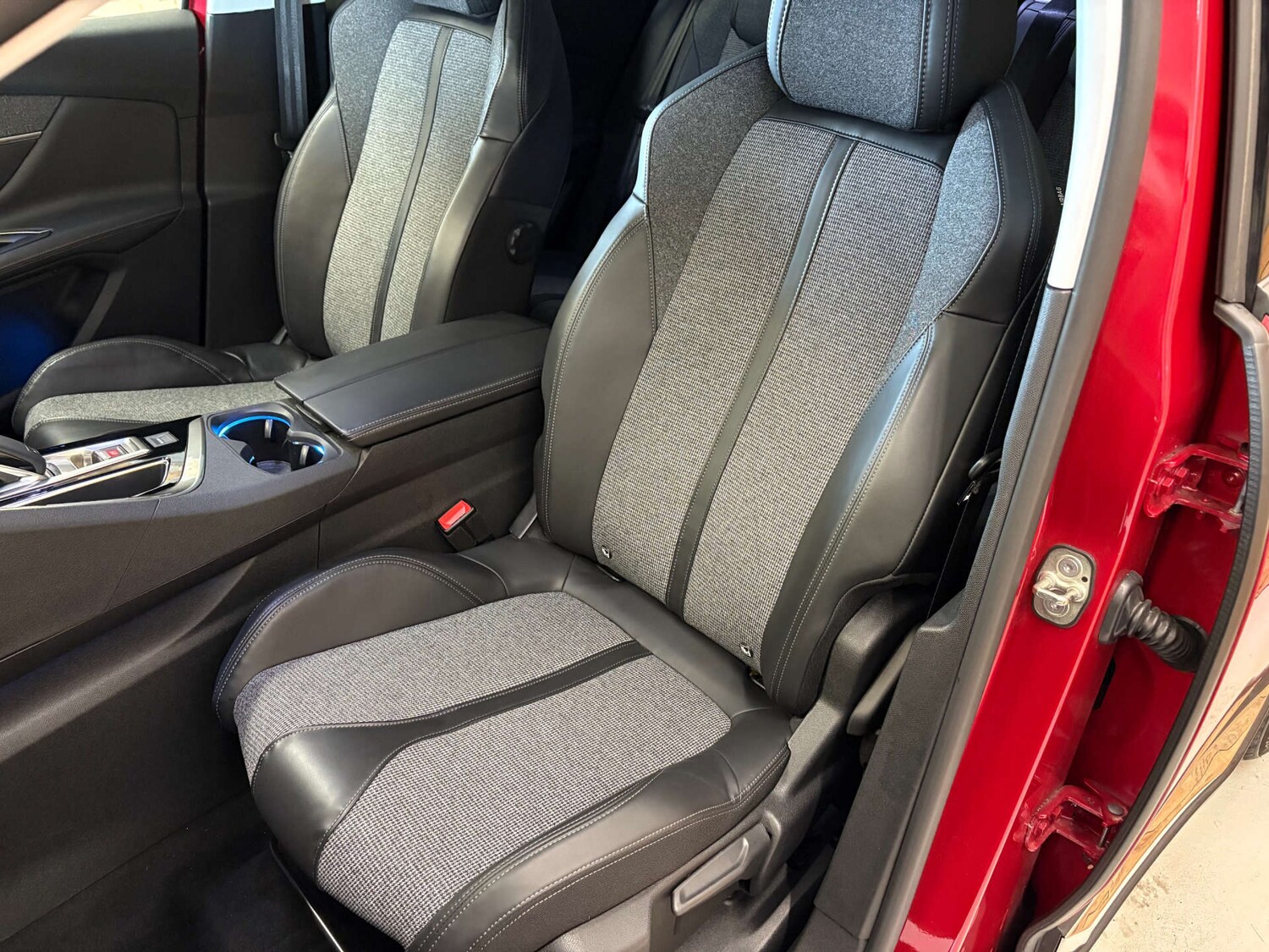 Used Peugeot 3008 2018 for sale - 76819792: Photo 12