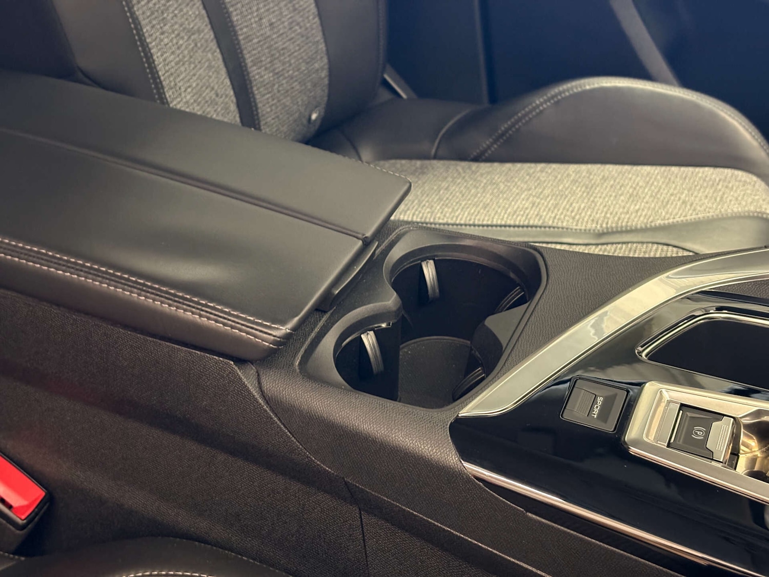 Used Peugeot 3008 2018 for sale - 76819792: Photo 38