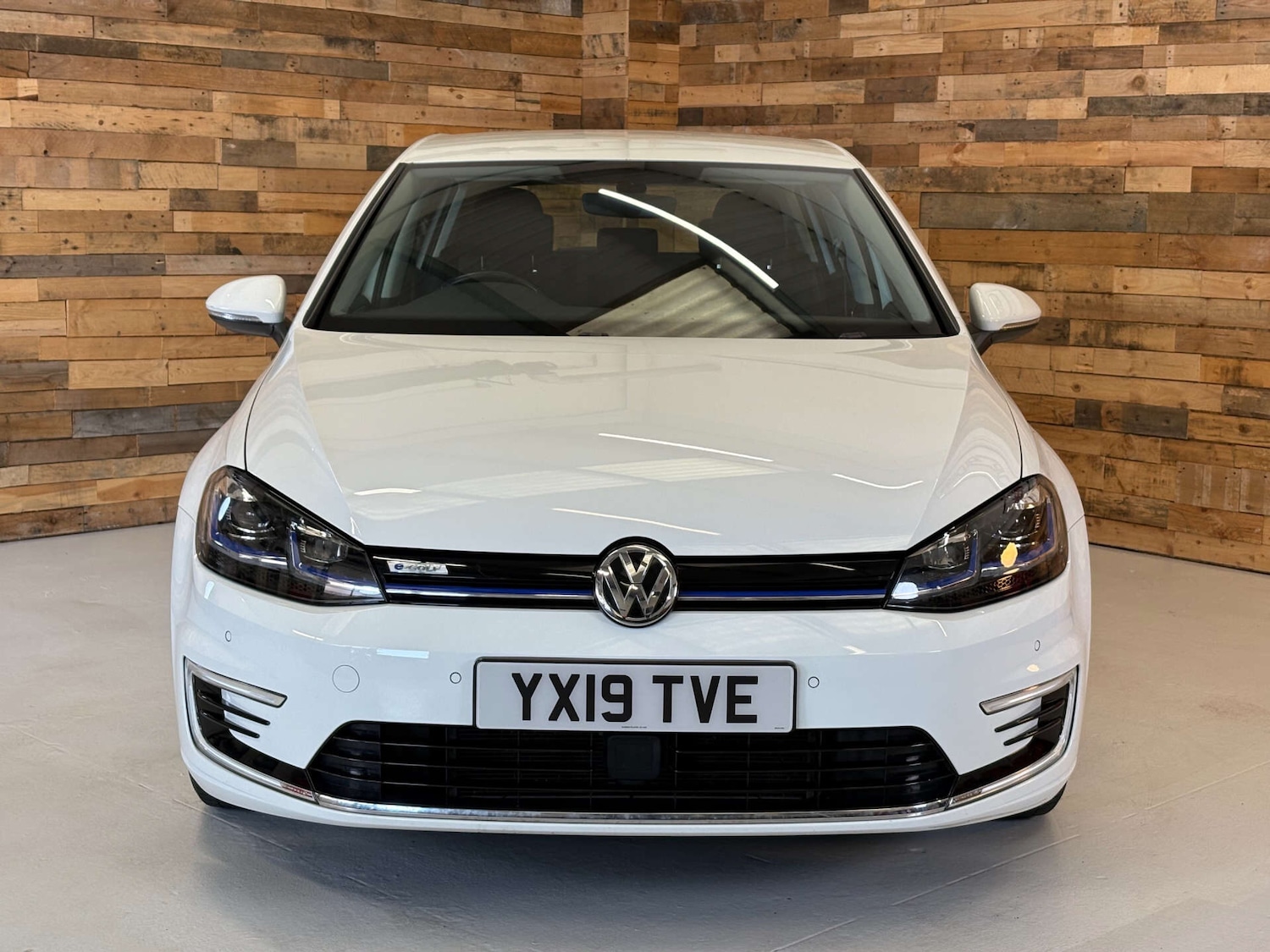Used Volkswagen Golf 2019 for sale - 76569397: Photo 2