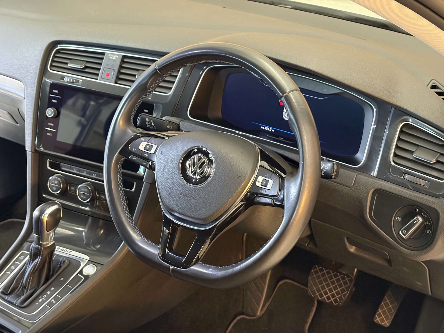 Used Volkswagen Golf 2019 for sale - 76569397: Photo 9