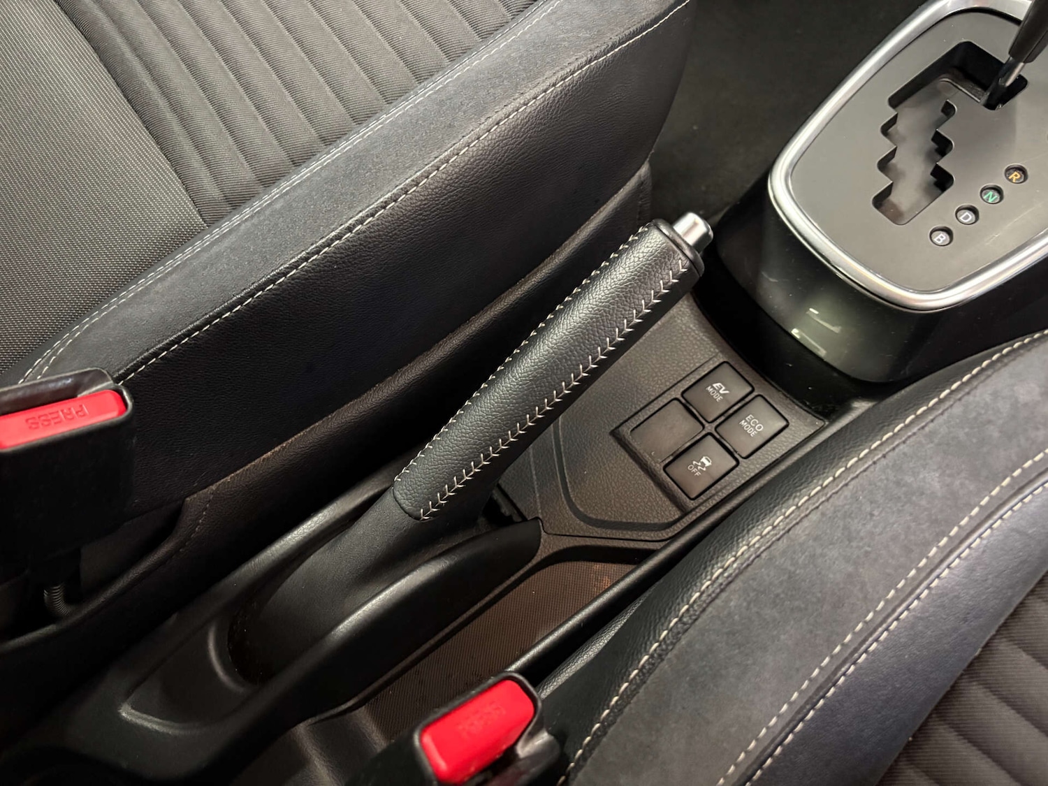 Used Toyota Yaris 2015 for sale - 76324071: Photo 26