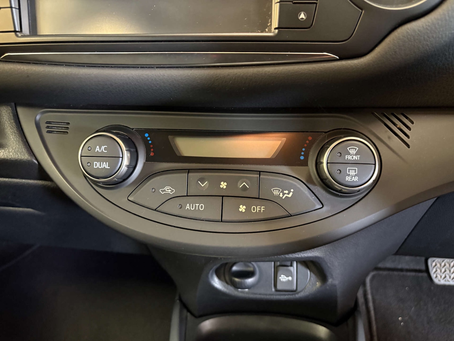 Used Toyota Yaris 2015 for sale - 76324071: Photo 27