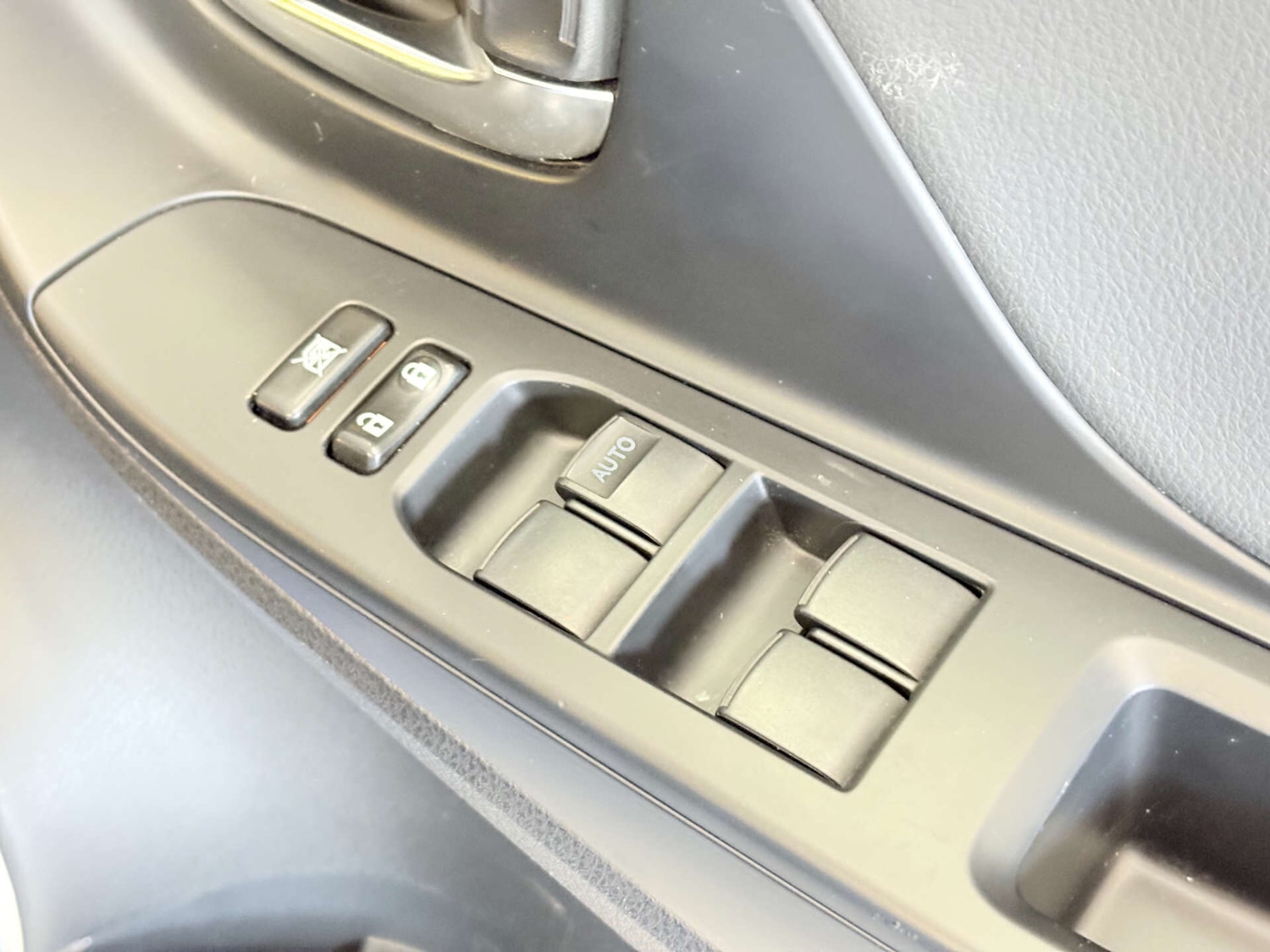 Used Toyota Yaris 2015 for sale - 76324071: Photo 38