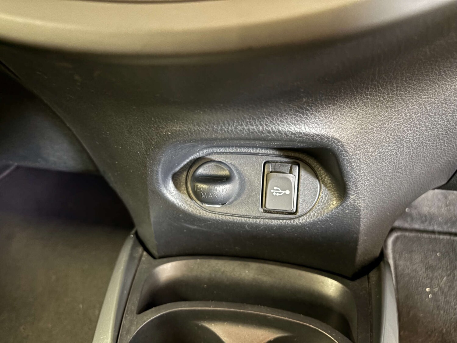 Used Toyota Yaris 2015 for sale - 76324071: Photo 75