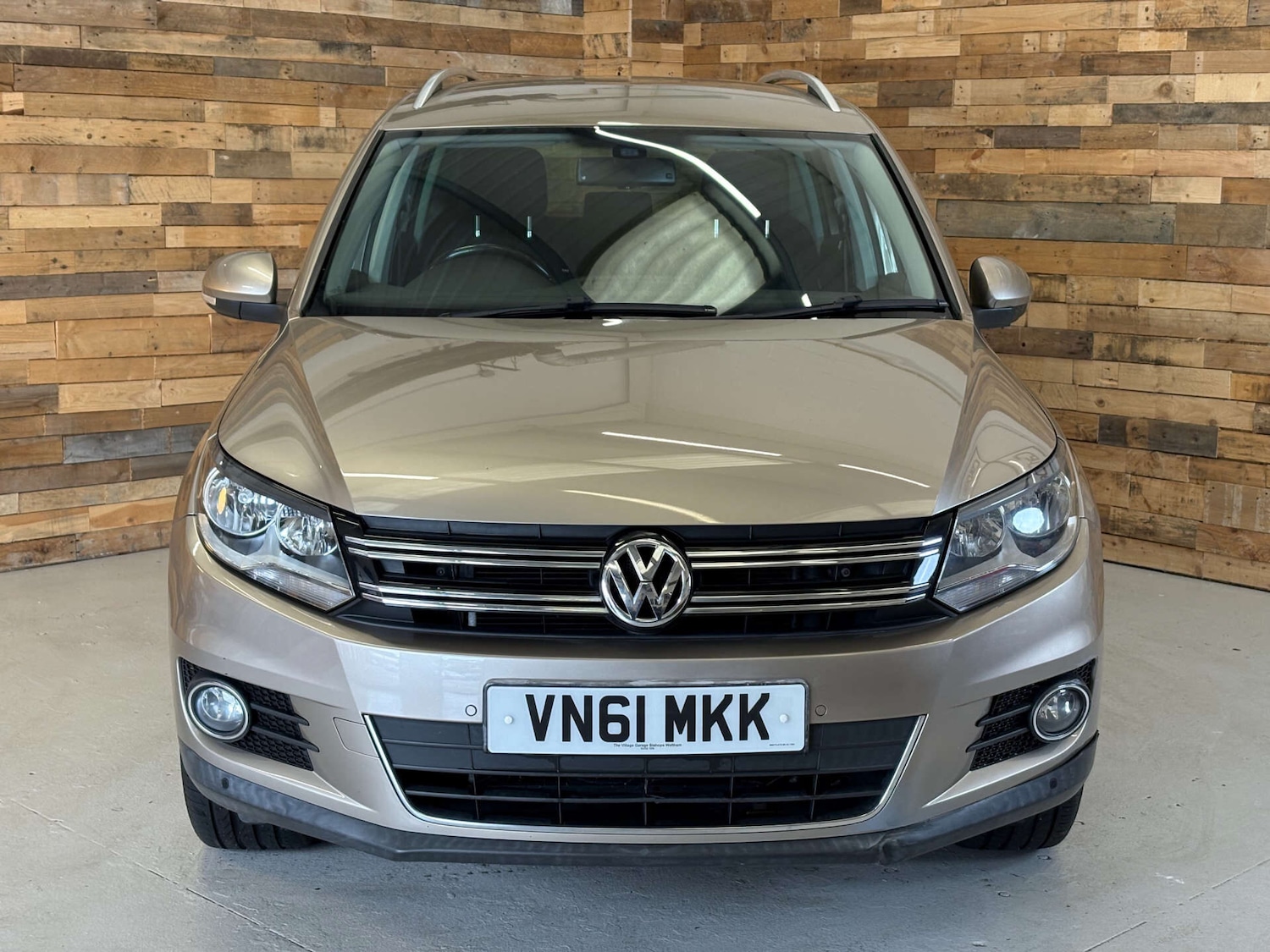 Used Volkswagen Tiguan 2011 for sale - 76171639: Photo 2