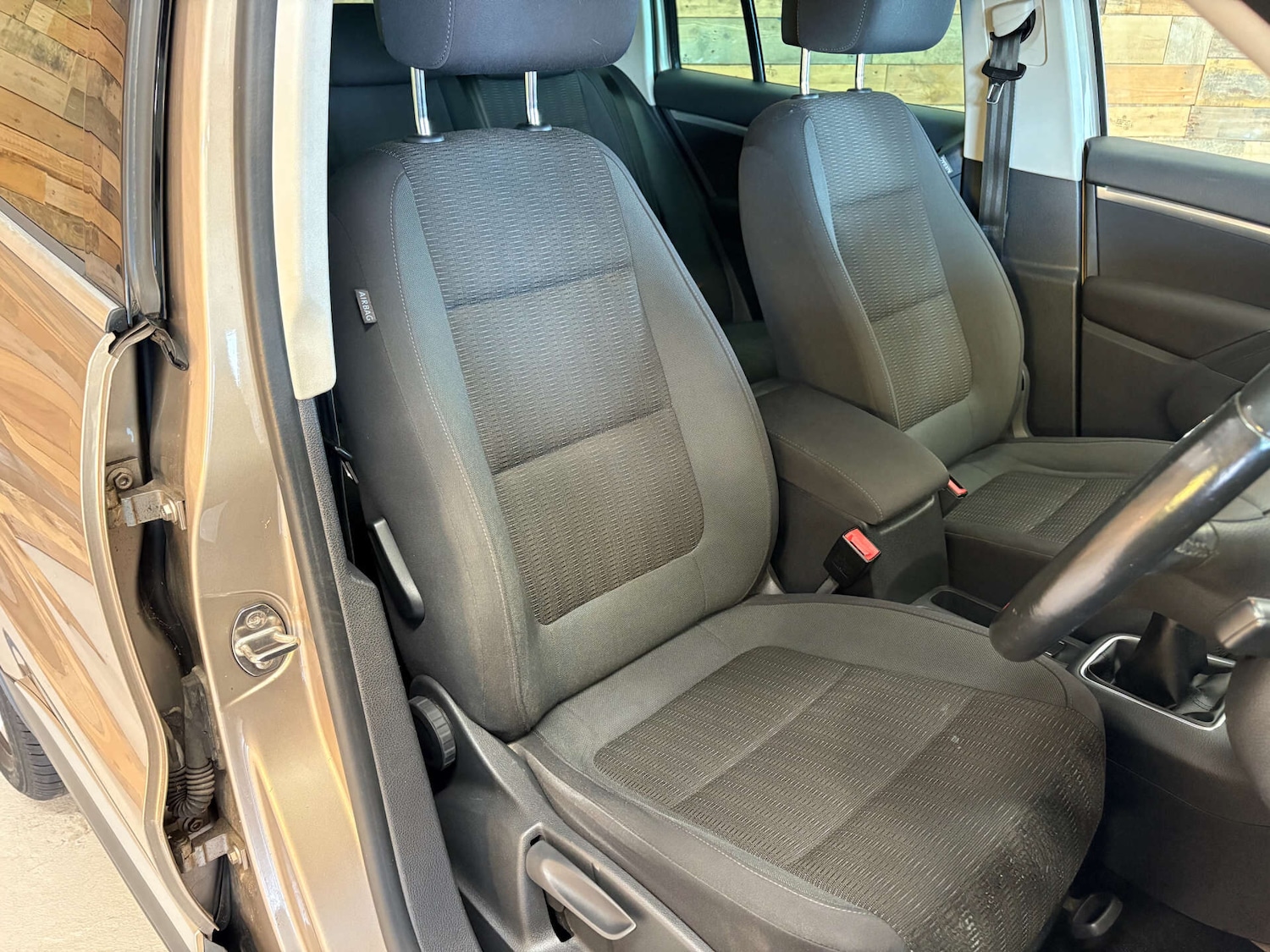 Used Volkswagen Tiguan 2011 for sale - 76171639: Photo 43