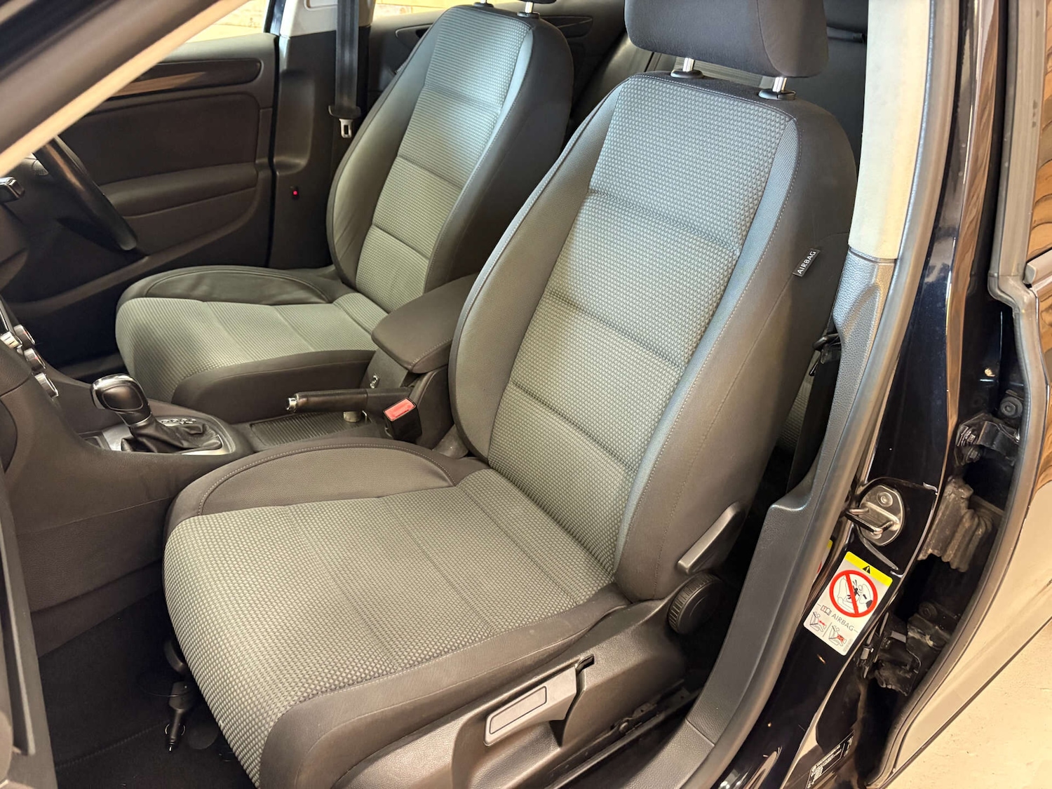 Used Volkswagen Golf 2011 for sale - 76616982: Photo 24