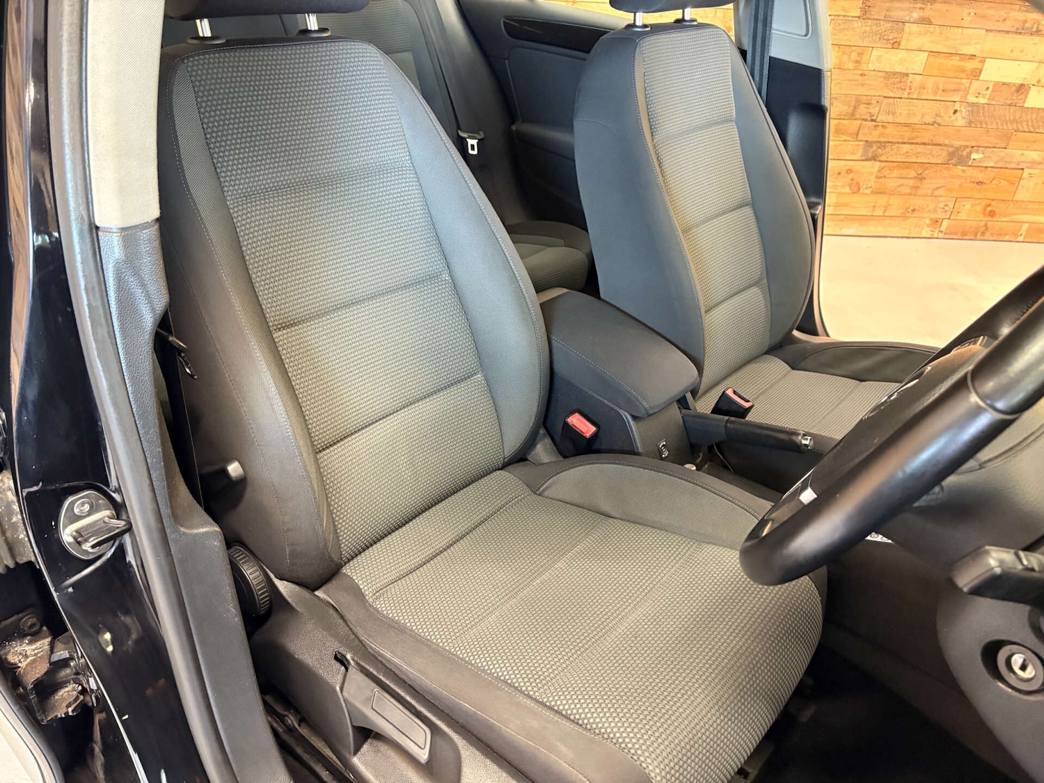 Used Volkswagen Golf 2011 for sale - 76616982: Photo 57