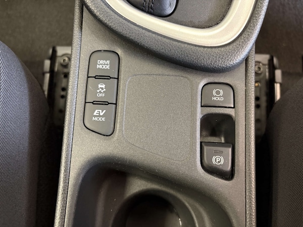 Used Toyota Yaris 2020 for sale - 76133785: Photo 32