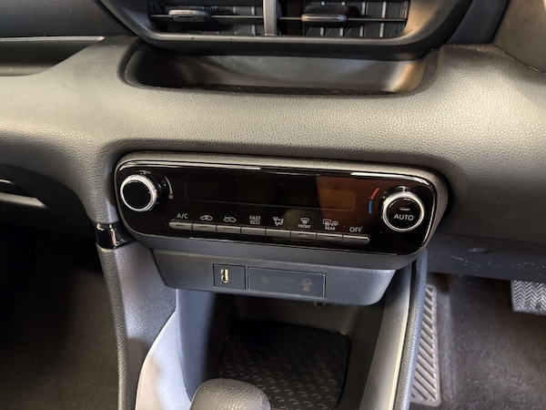 Used Toyota Yaris 2020 for sale - 76133785: Photo 34