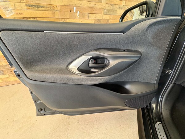 Used Toyota Yaris 2020 for sale - 76133785: Photo 48