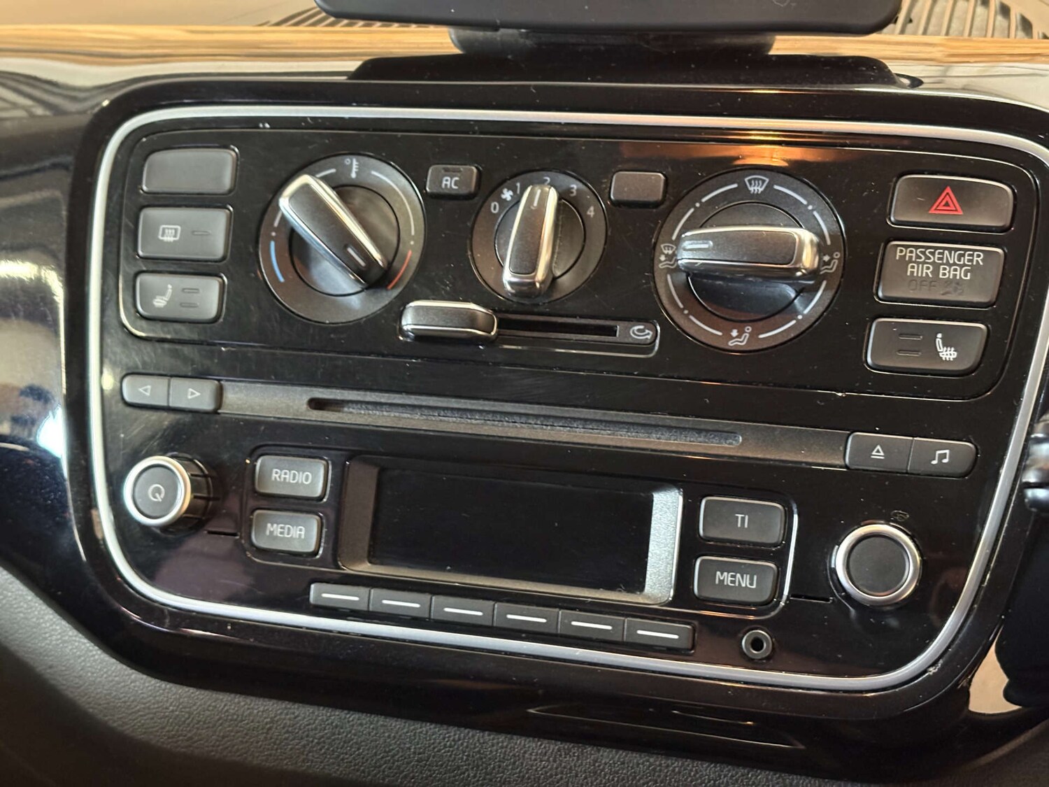 Used Volkswagen up! 2012 for sale - 77022976: Photo 42