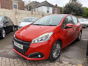 Used Peugeot 208 2015 for sale - 78785637: Photo