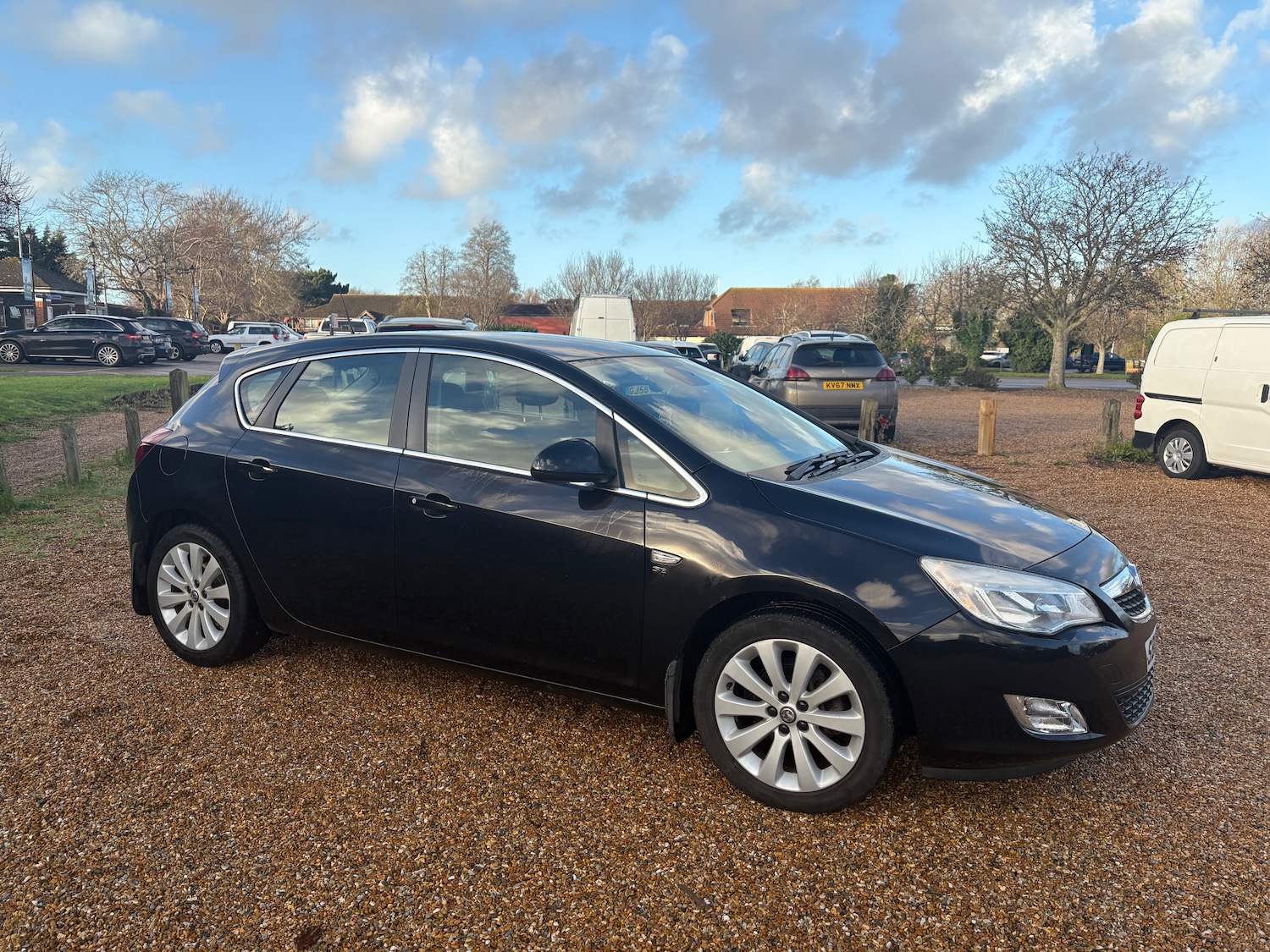 Used Vauxhall Astra 2010 for sale - 76961889: Photo 2