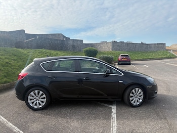 Used Vauxhall Astra 2013 for sale - 77638300: Photo