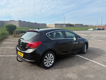 Used Vauxhall Astra 2013 for sale - 77638300: Photo
