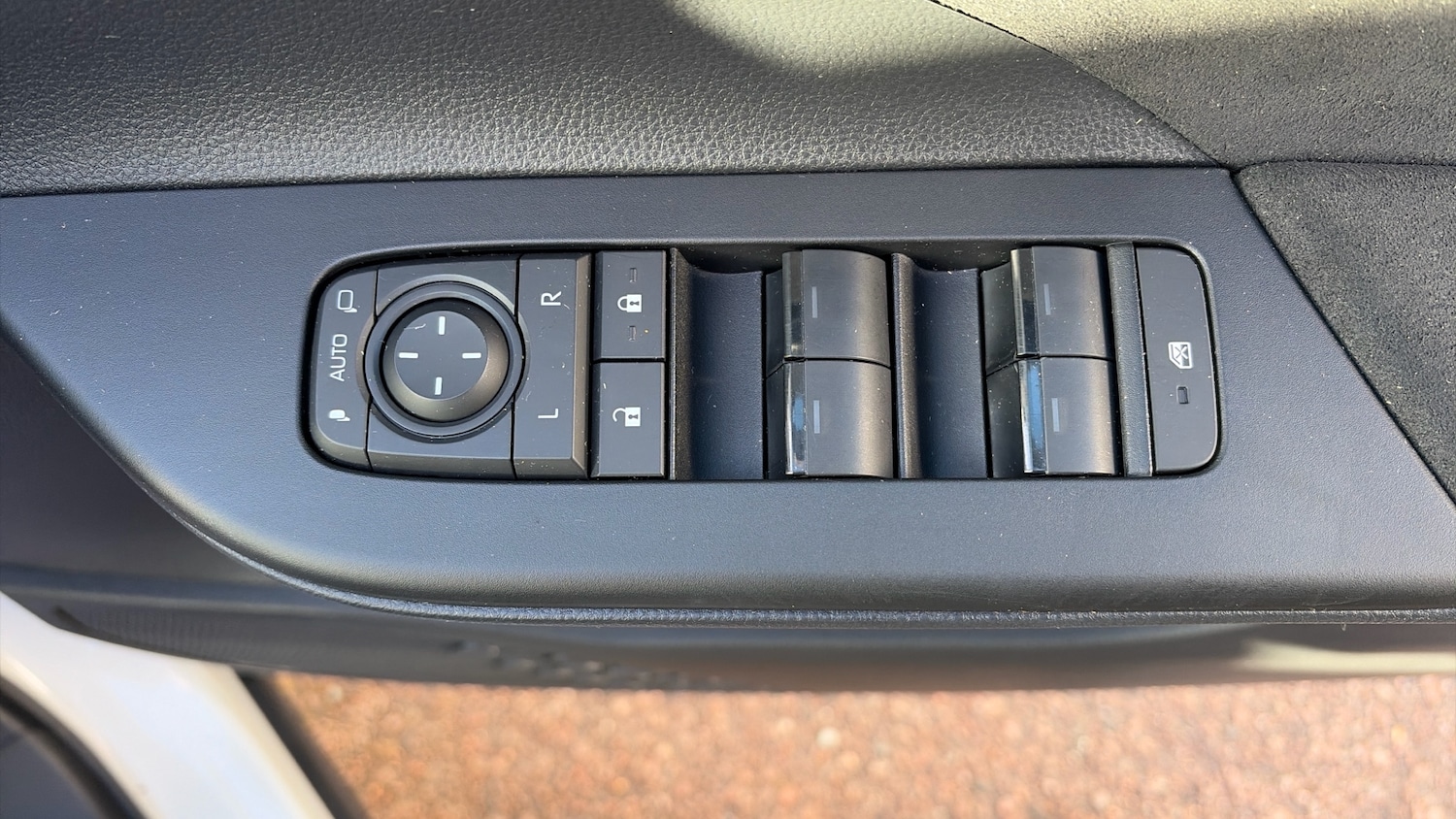 Used Toyota C-HR 2024 for sale - 77147898: Photo 45