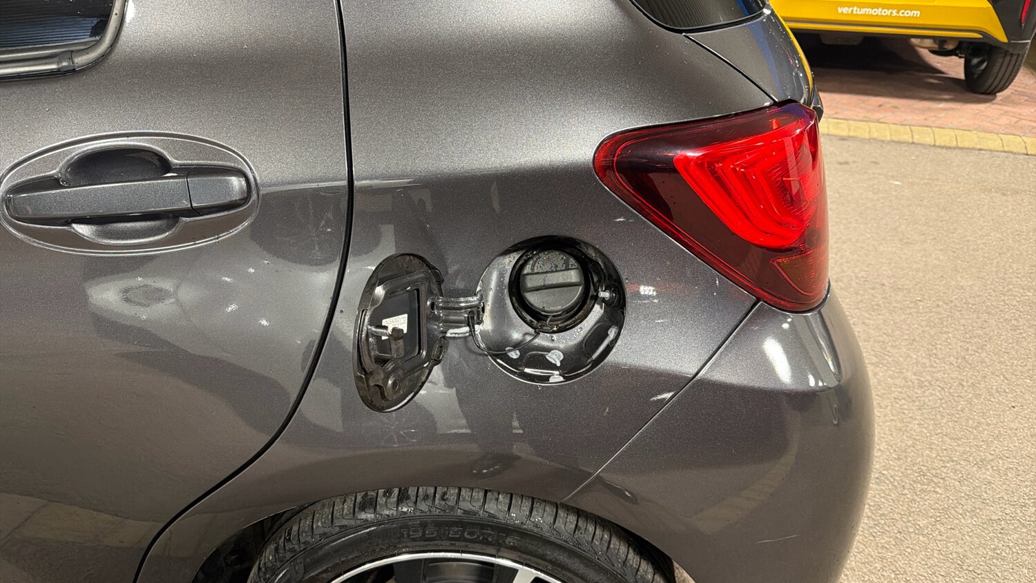 Used Toyota Yaris 2016 for sale - 77845195: Photo 20