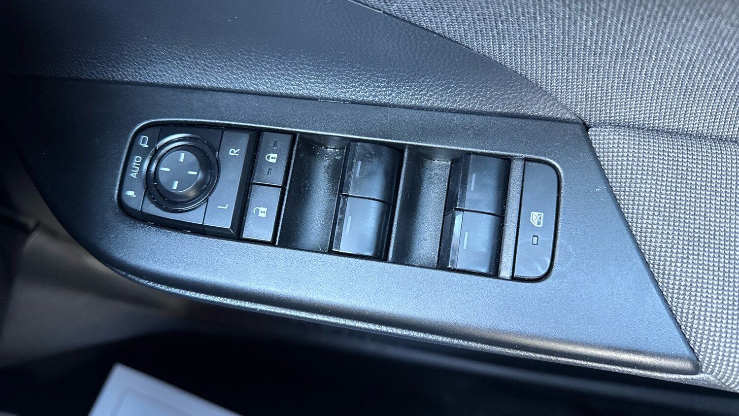 Used Toyota C-HR 2024 for sale - 78053091: Photo 30