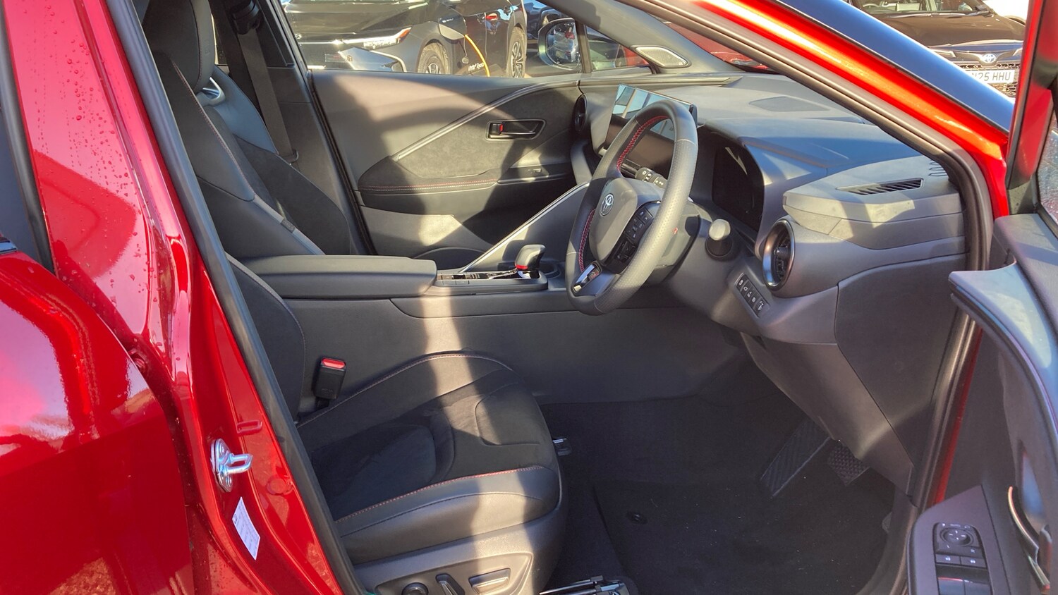 Used Toyota C-HR 2025 for sale - 76616386: Photo 11