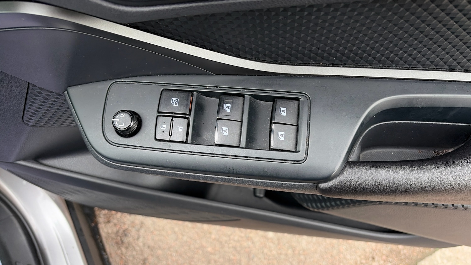 Used Toyota C-HR 2018 for sale - 76542815: Photo 40