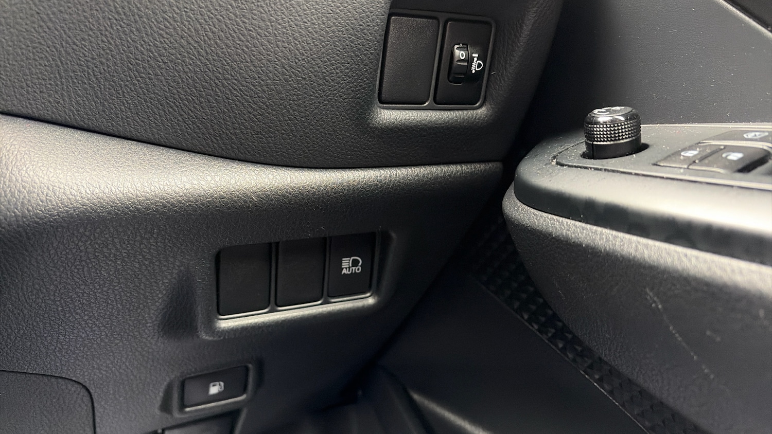 Used Toyota C-HR 2018 for sale - 76542815: Photo 43