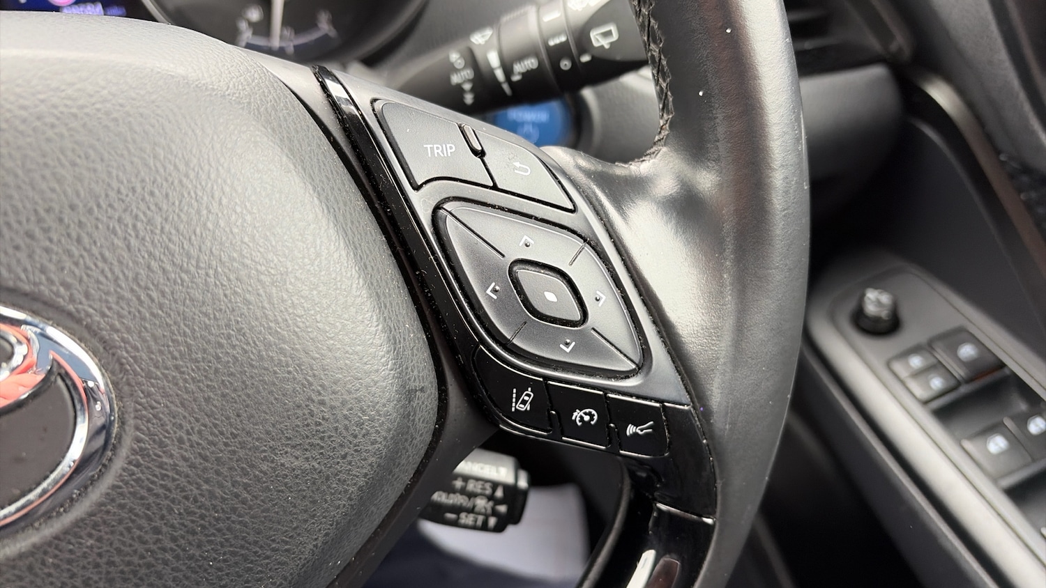 Used Toyota C-HR 2018 for sale - 76542815: Photo 44