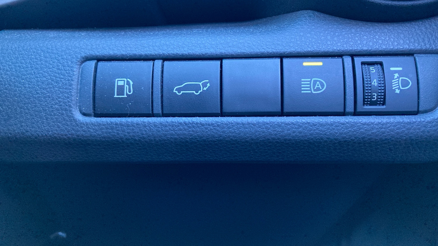 Used Toyota C-HR 2024 for sale - 77999237: Photo 40