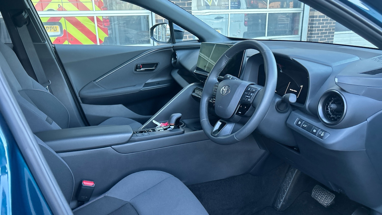 Used Toyota C-HR 2024 for sale - 77945952: Photo 11