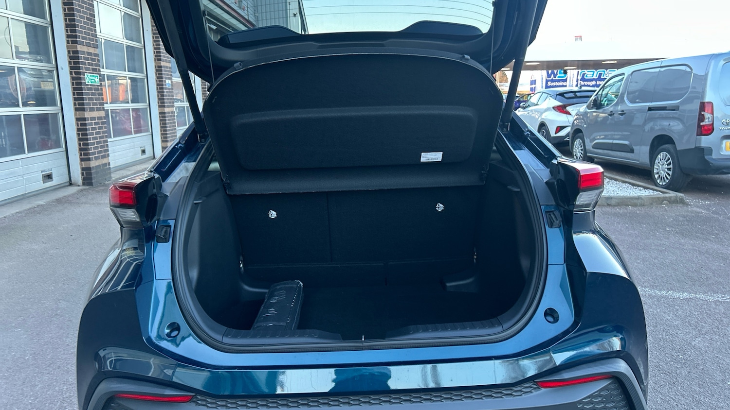 Used Toyota C-HR 2024 for sale - 77945952: Photo 14