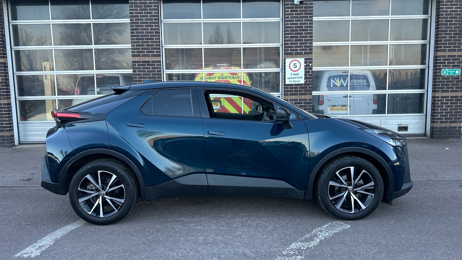 Used Toyota C-HR 2024 for sale - 77945952: Photo 16