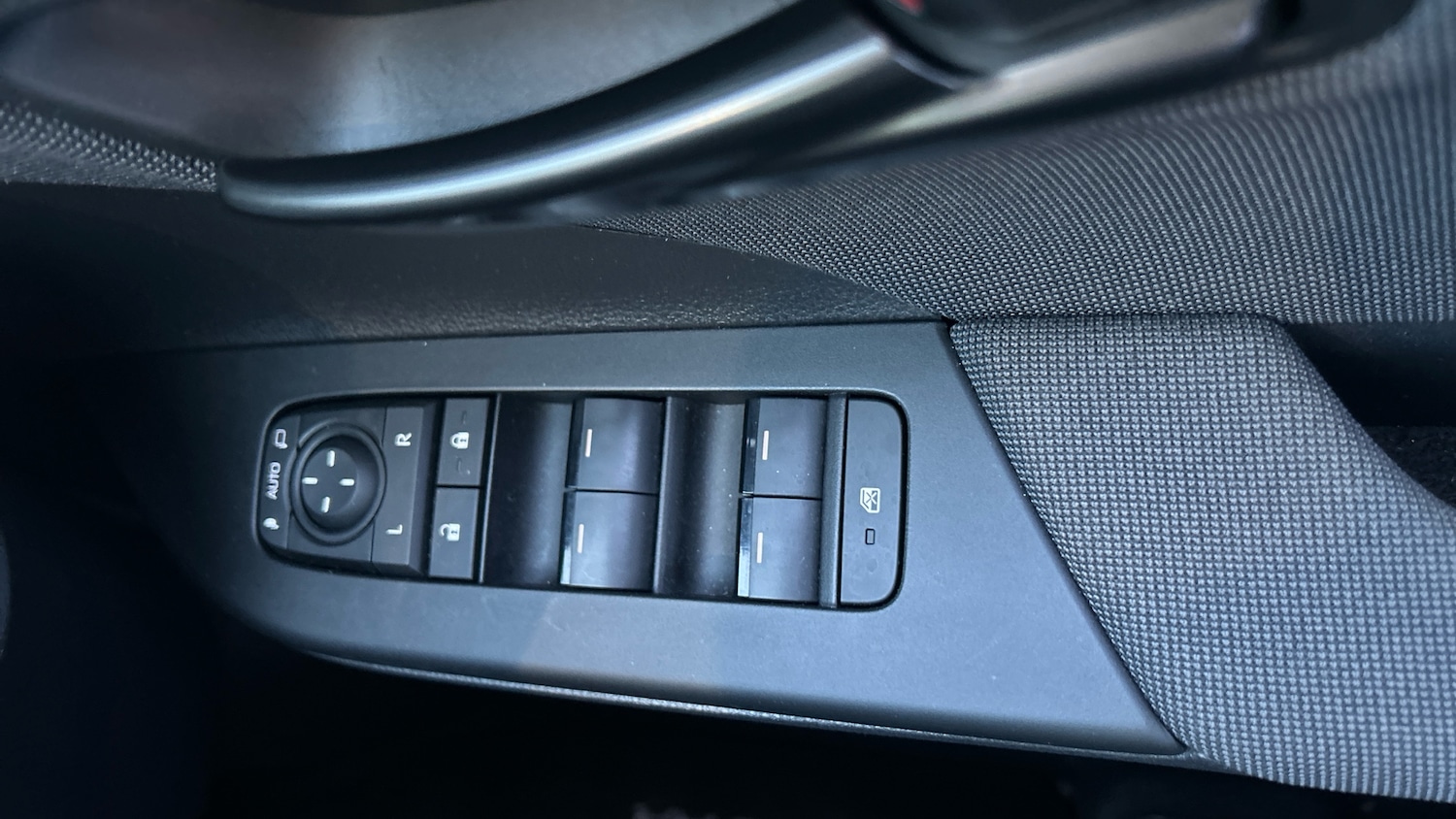 Used Toyota C-HR 2024 for sale - 77945952: Photo 37