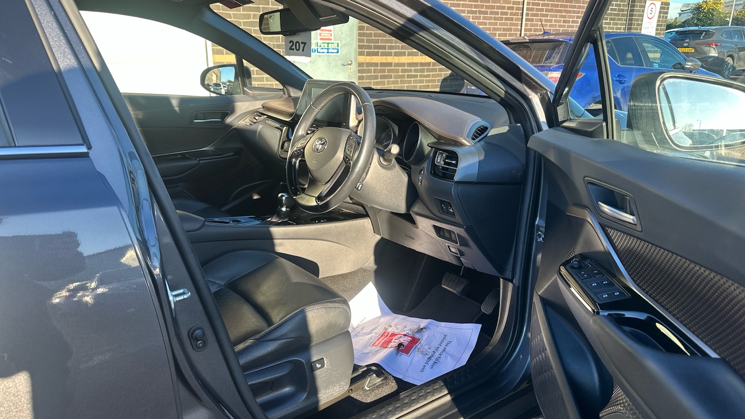 Used Toyota C-HR 2018 for sale - 77189107: Photo 11