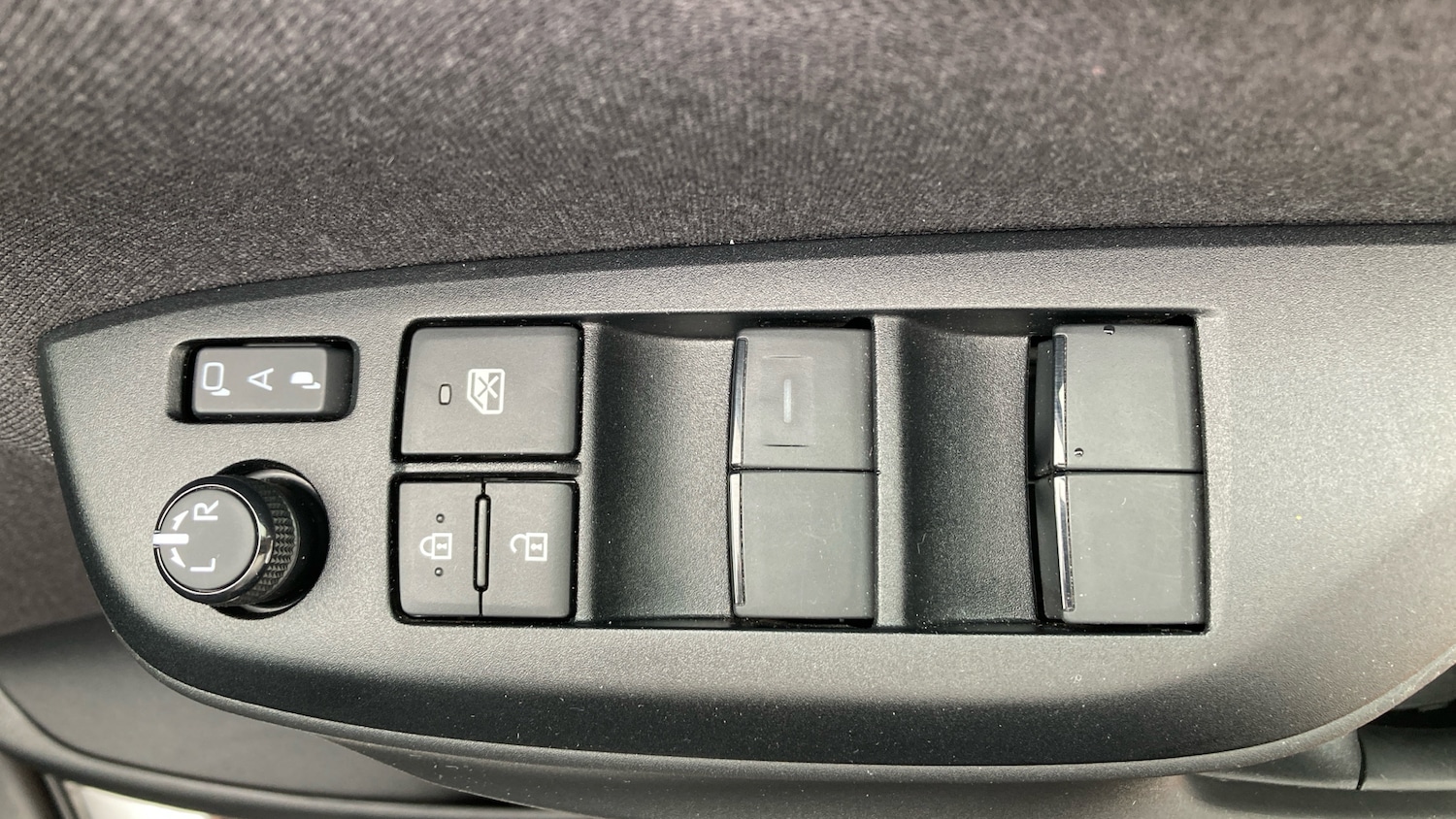 Used Toyota Yaris Cross 2023 for sale - 76694157: Photo 30