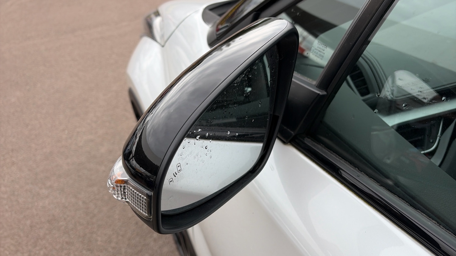 Used Toyota C-HR 2023 for sale - 78004285: Photo 32